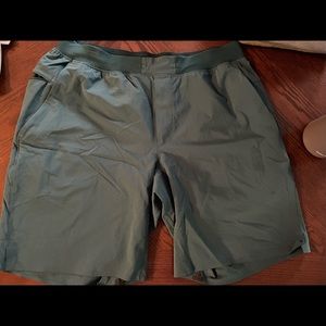 Men’s Lulu Lemon athletic shorts